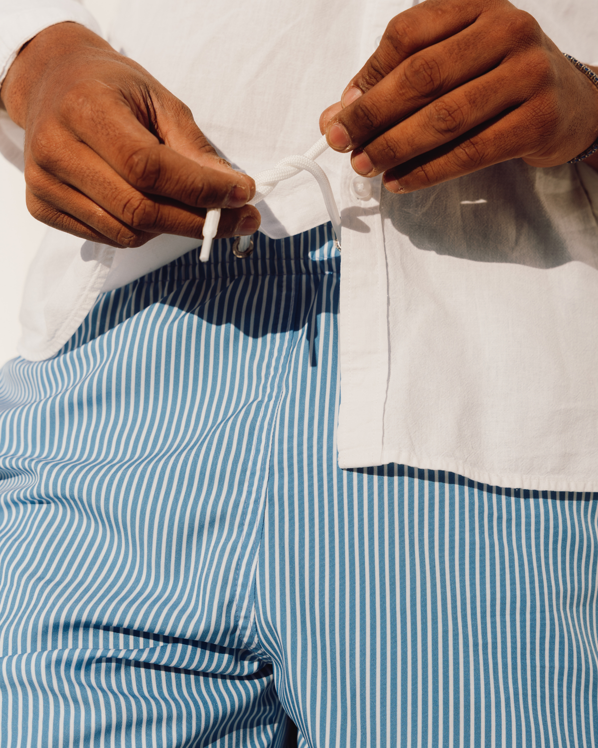 SHORTS LISTRADO AZUL