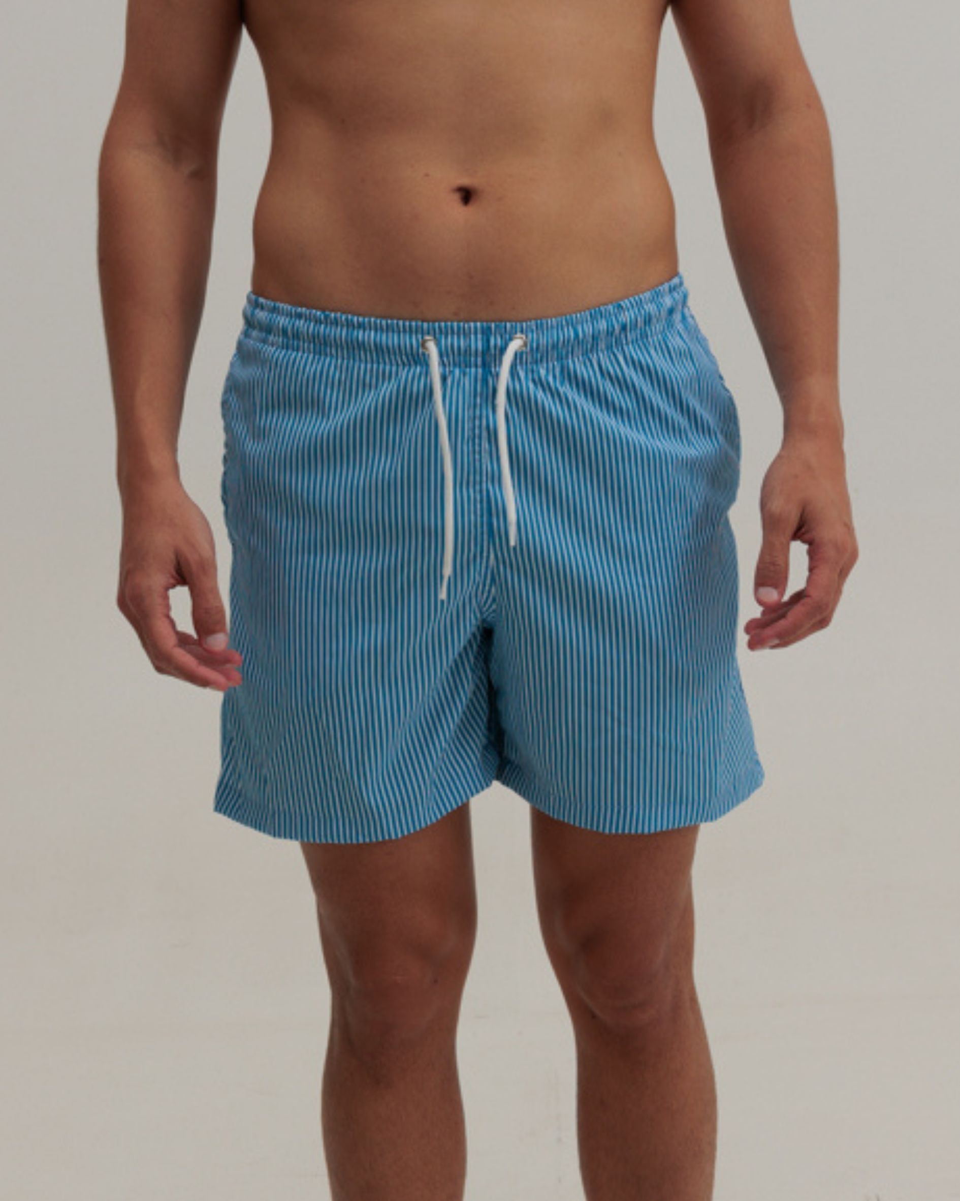 SHORTS LISTRADO AZUL