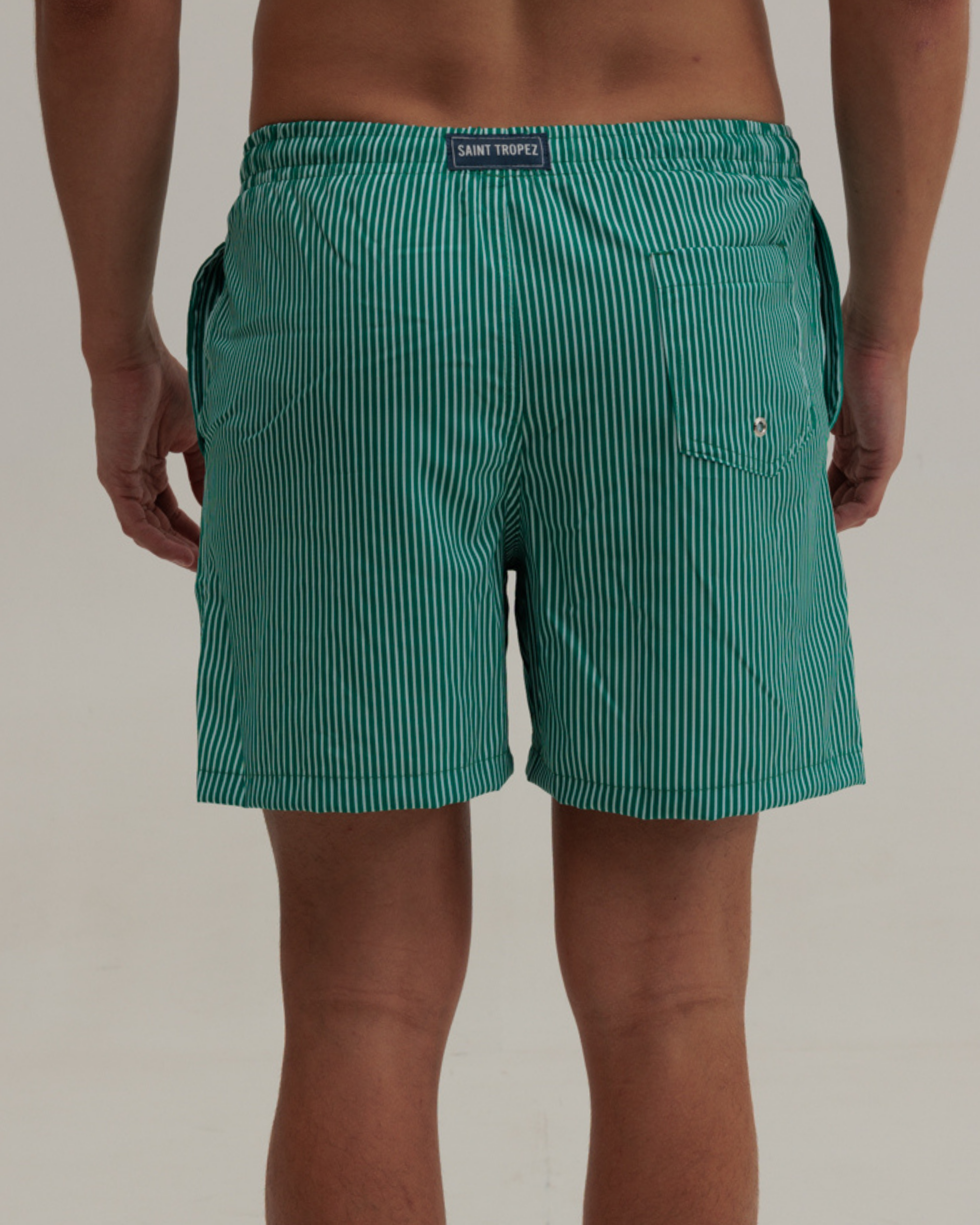 SHORTS LISTRADO VERDE