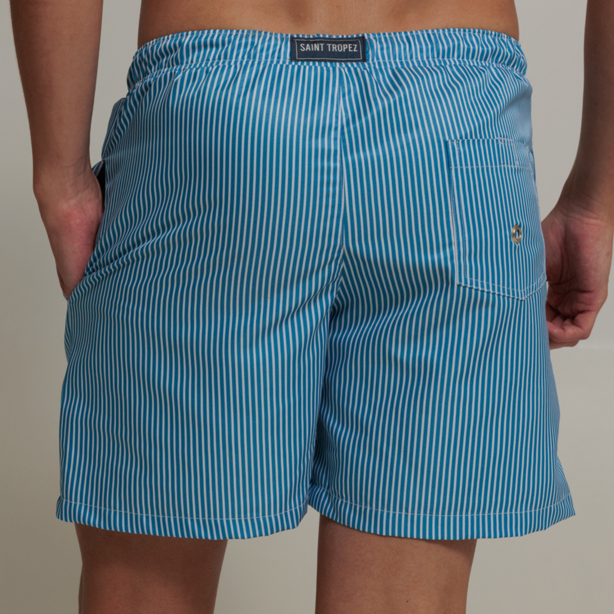 SHORTS LISTRADO AZUL