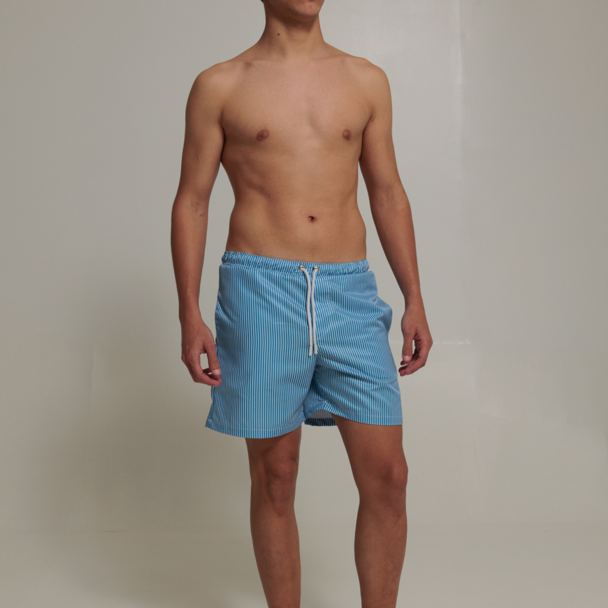 SHORTS LISTRADO AZUL