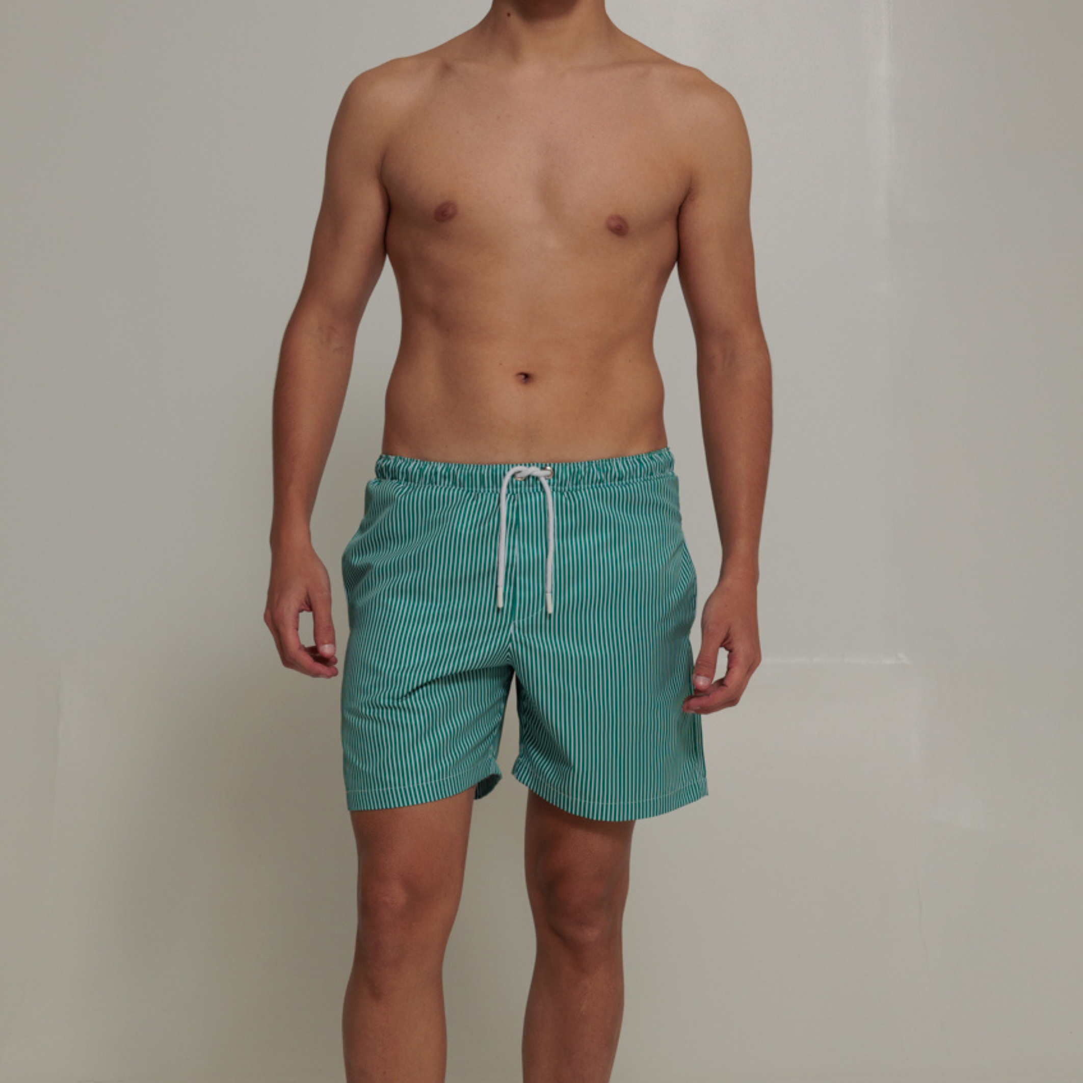 SHORTS LISTRADO VERDE